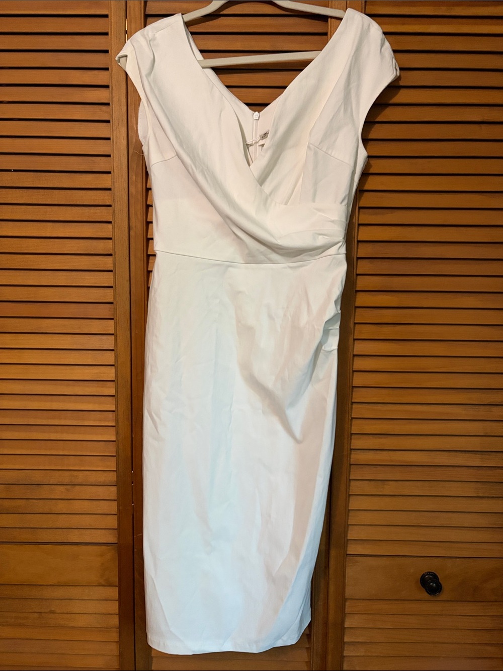 Muxxn NWT Ladies Large Off White Dress. Never Worn